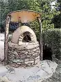 Pizza oven shelter 03.webp